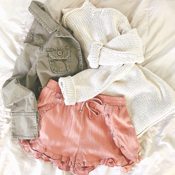 Pants - SALE🌿 Blush Ruffle Shorts